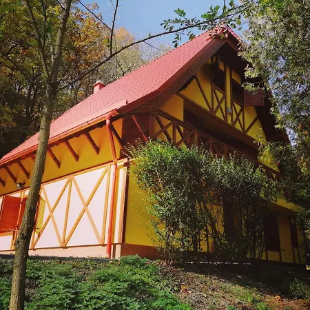 Tavas Vendeghaz Guest house *